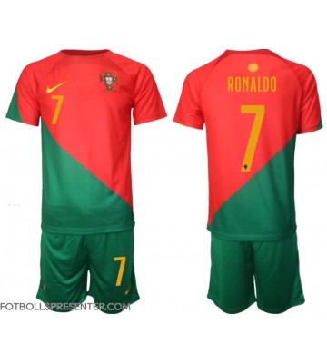 Portugal Cristiano Ronaldo #7 Hemmatröja Barn VM 2022 Kortärmad (+ korta byxor)